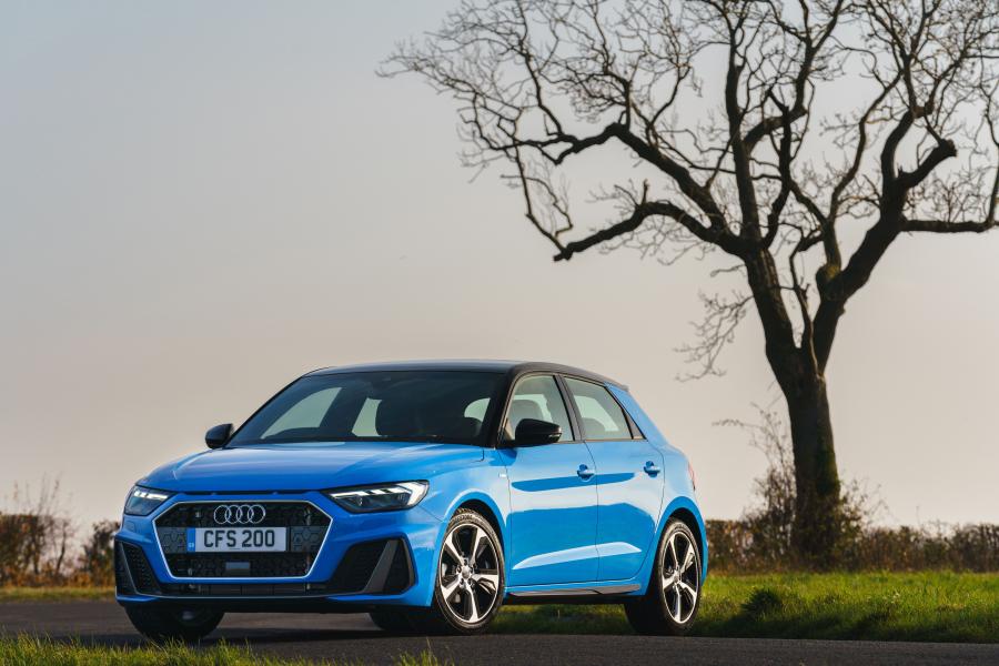 Audi A1 Sportback 30 TFSI S-Line 2018 года  (UK) (фото 1 из 93)